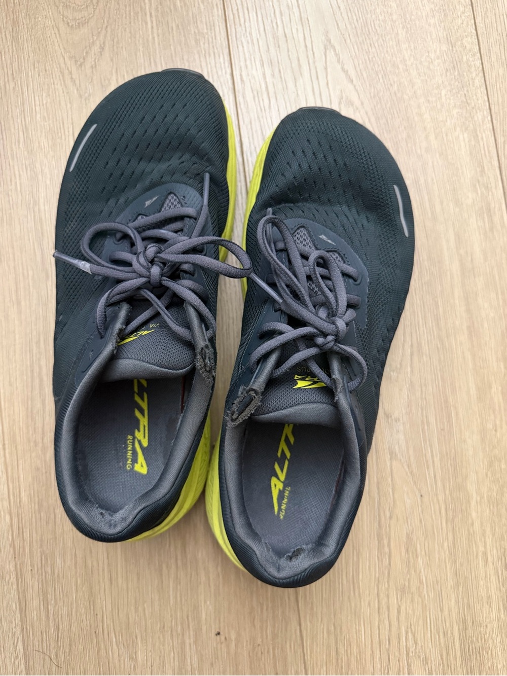 Altra Men's Dark Gray with Neon Yellow Running Shoes size 9 via Olympus 2.0